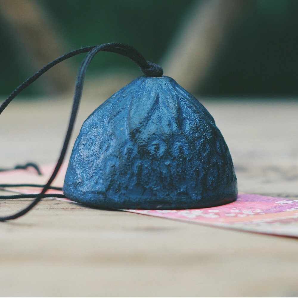 Japanese Style Metal Wind Chime, Strawberry Shape Modern Iron Bell Ring Windchime