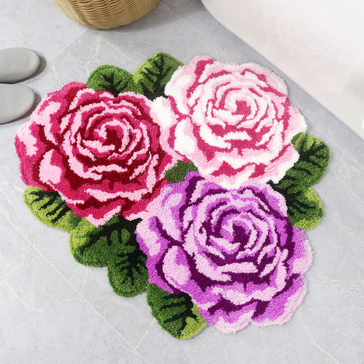 Feblilac Three Flowers tufted bath mat in a bright bathroom beside the bathtub