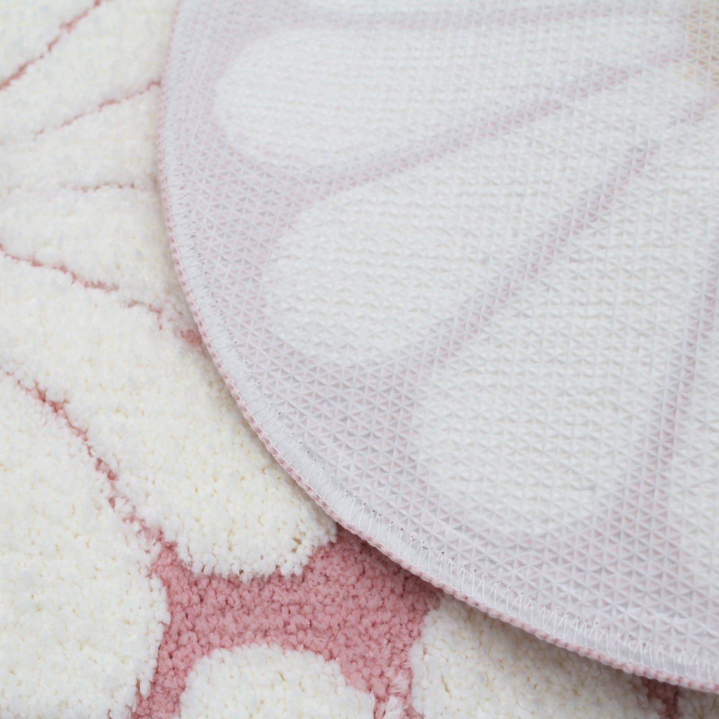 Feblilac Pink Daisy Tufted Bath Mat