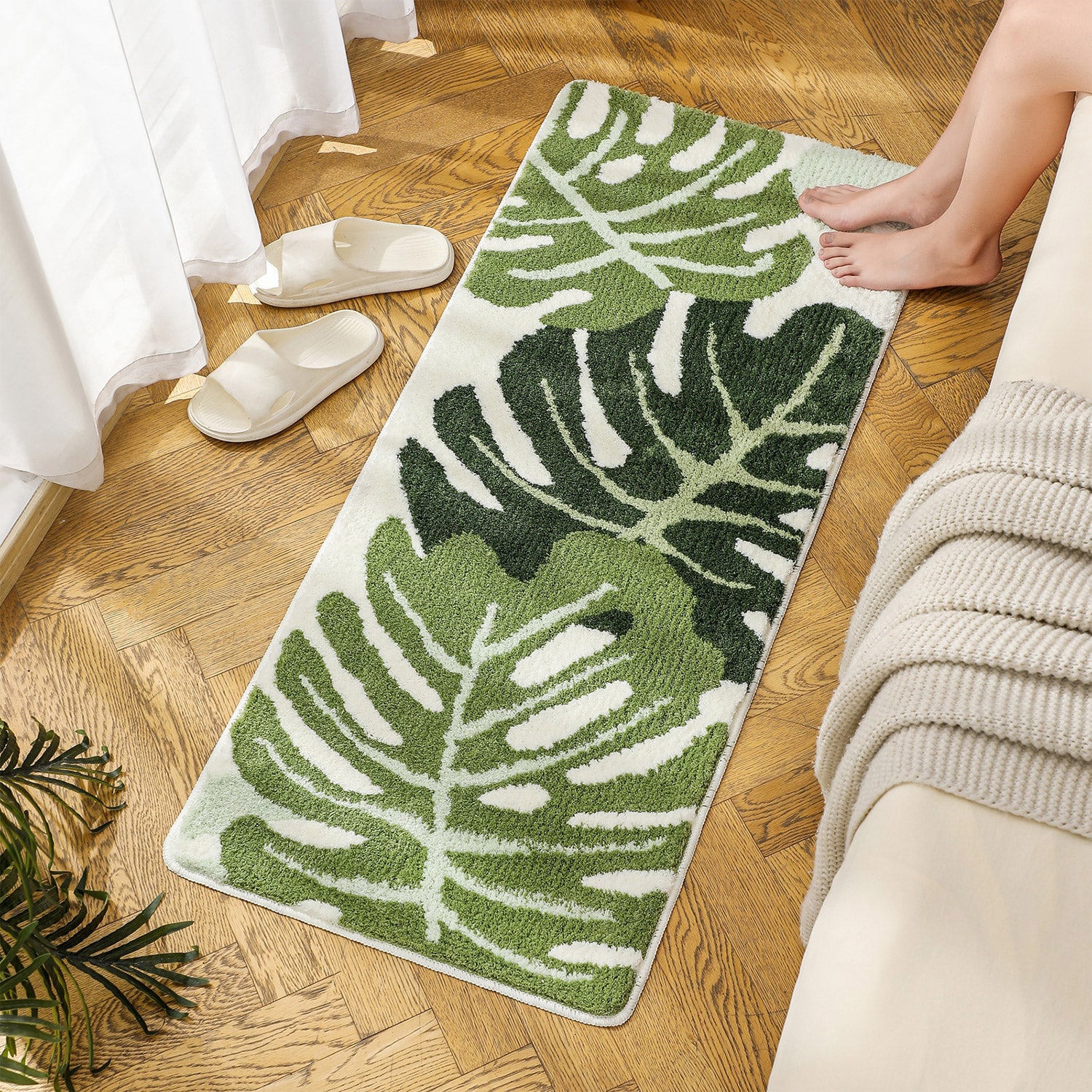 Feblilac Green Monstera Leaves Runner Mat, Tufted Mat for Bedroom or Bathroom, 19.7"x47.2"