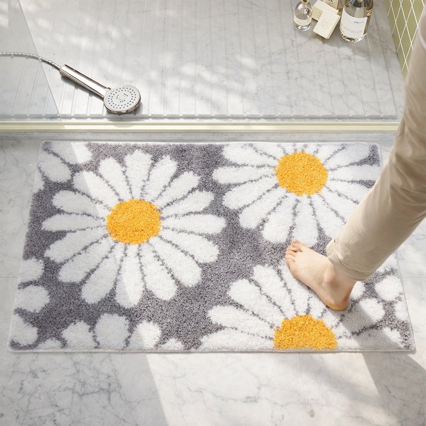 Feblilac Gray Daisy Tufted Bath Mat