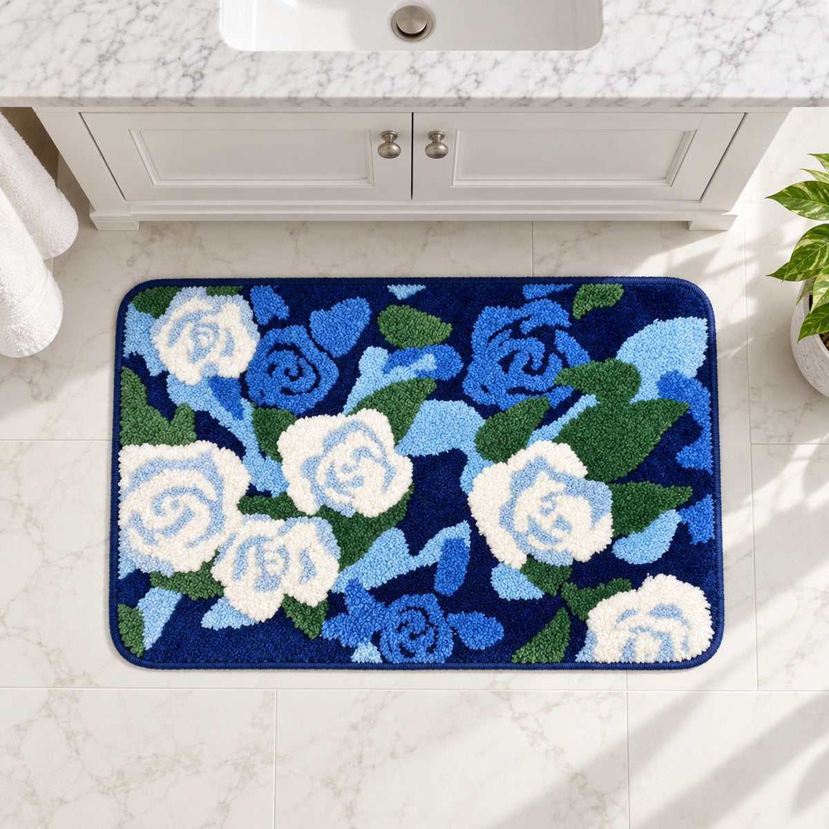 Feblilac Blue-white Rose Garden Tufted Bath Mat