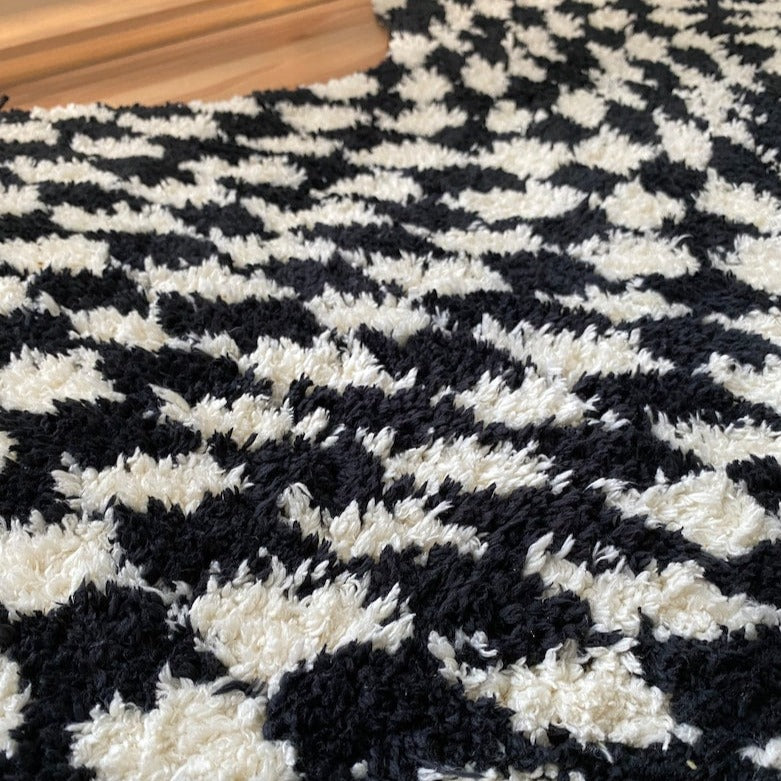 Irregular Rug for Bedroom, Checkerboard Bathroom Mat, Tufting Non-Slip Carpet, 47.2x27.5 inches - view 4