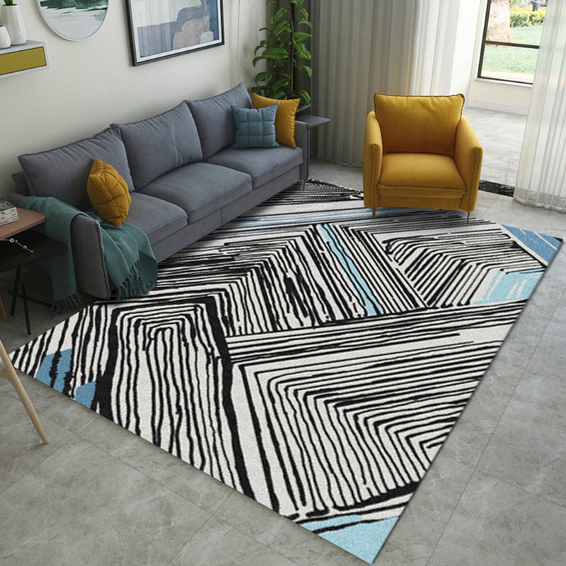 Novelty Bedroom Rug in Black and White Geometry Stripes Print Rug Polyester Washable Area Rug