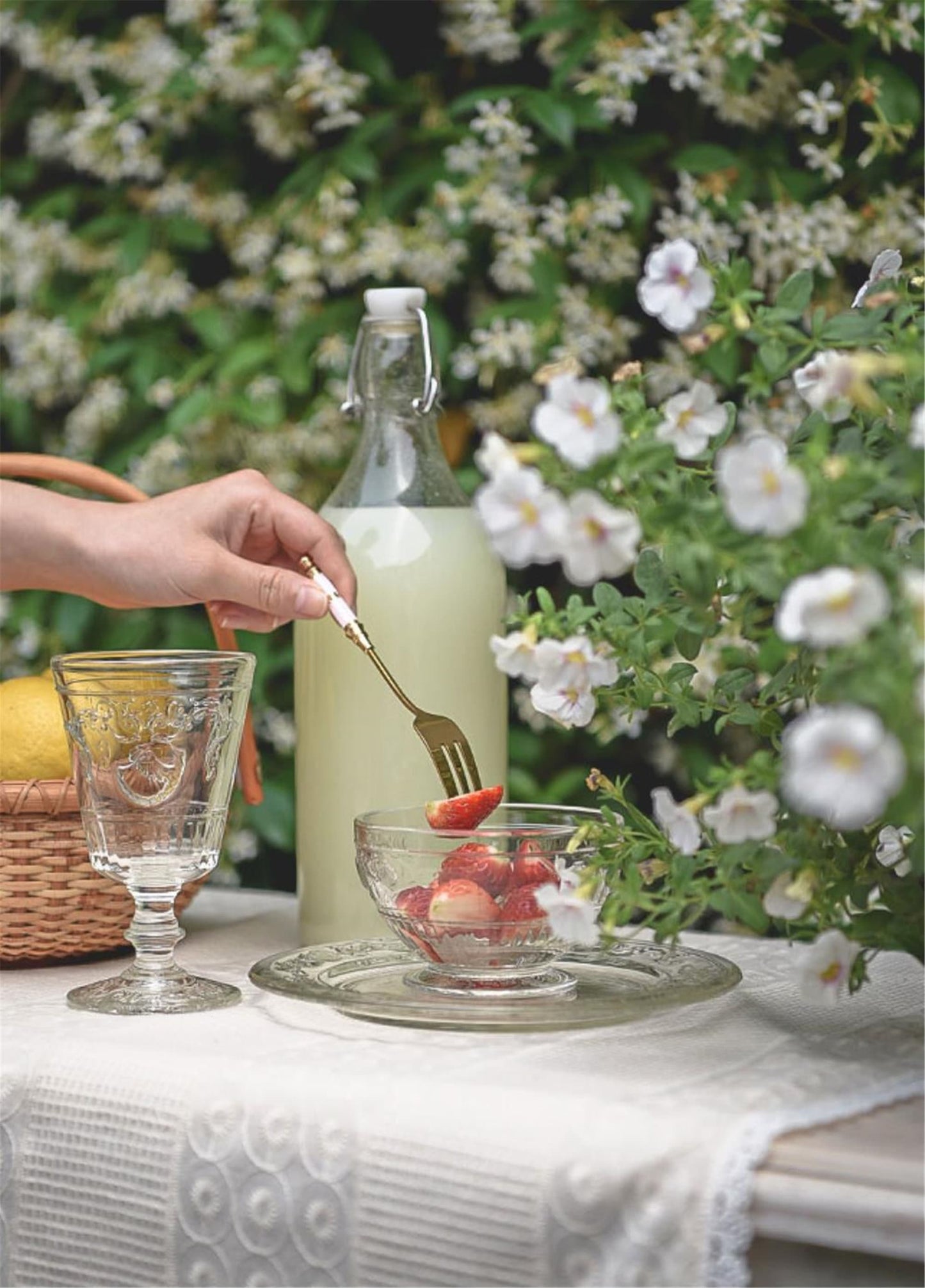 Stainless Steel Fork, Golden Steel and Ceramic Tableware